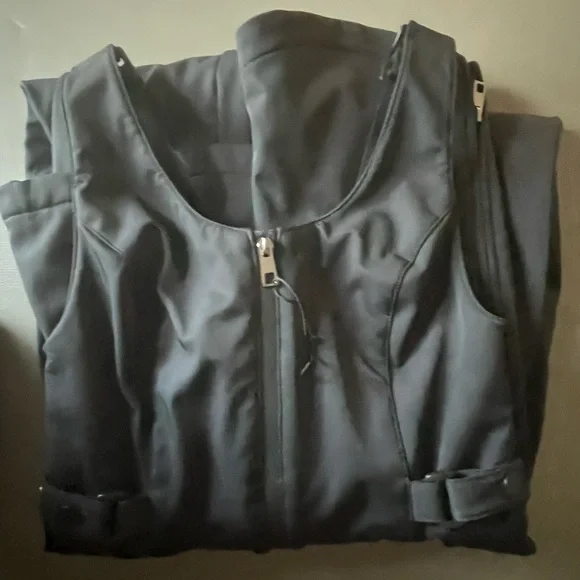 NWOT Zara Black Ski
*barely worn* Jumpsuit size XS
🚨FIRM PRICE - Picture 14 of 16